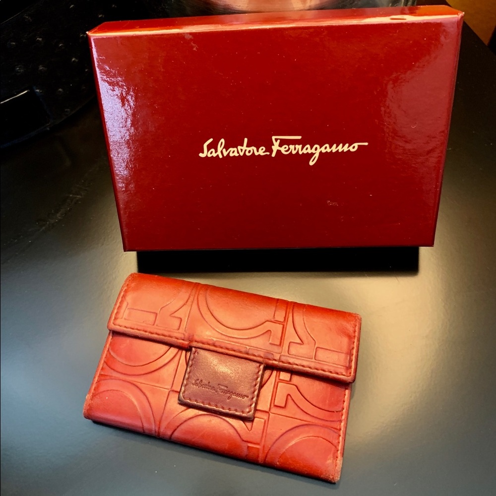 ❤️Salvatore Ferragamo❤️True Red pebble keychain
